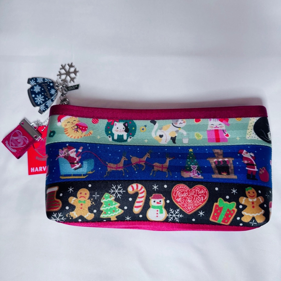 Harveys Seatbelt Jingle All The Way Makeup Bag - Picture 2 of 6